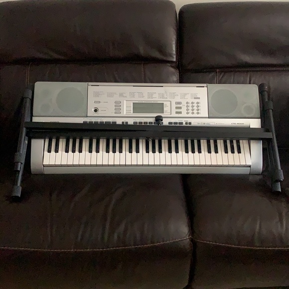 CASIO CTK-4000 PIANO W/ STAND, BOOK GUIDE, & POWER CABLE - Picture 4 of 6